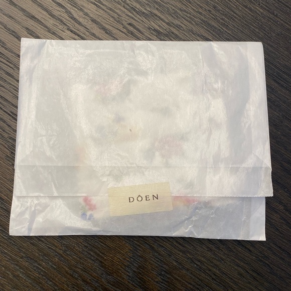 DÔEN Floral Face Mask NWT - Picture 2 of 6